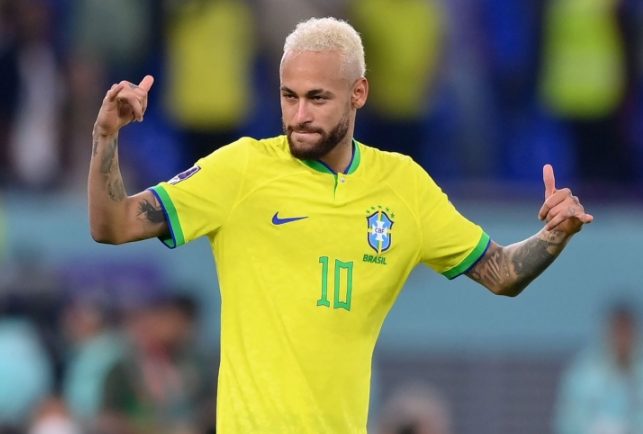 Neymar made a difficult choice between Ronaldo and Ronaldinho