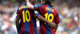 “Oh, these coffee walks.” Messi ironically commented on Ronaldinho’s post on social media