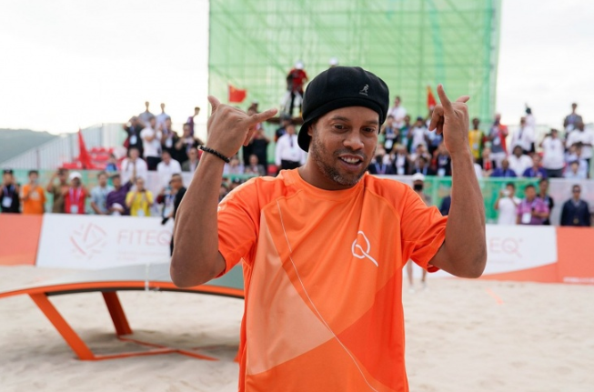Ronaldinho Sports Jayson Tatum's Jersey on Turkish Reality Show